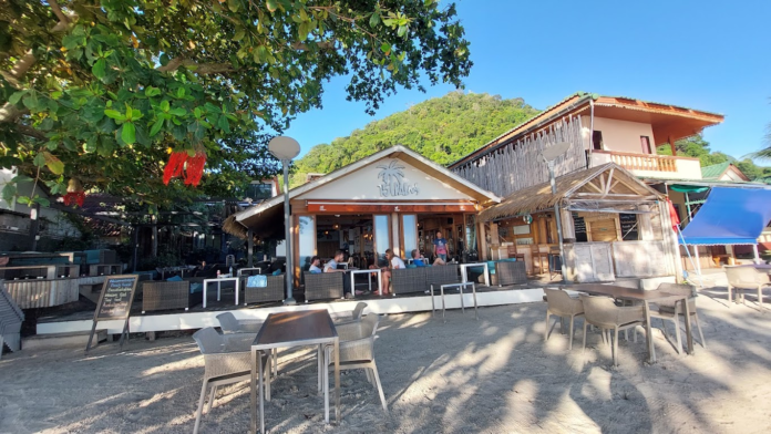 15 Palms, restaurant on the beach