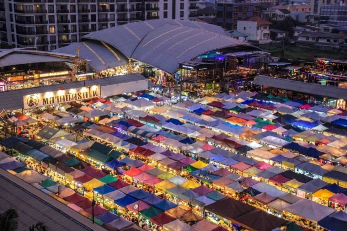 Talat Rot Fai Ratchada bangkok