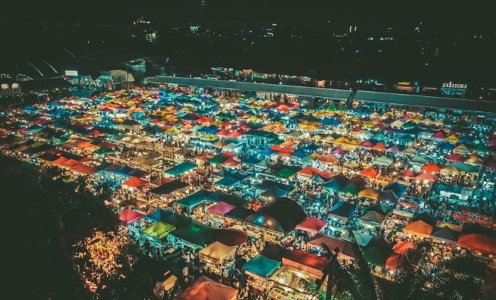 Talat Rot Fai Srinakarin bangkok
