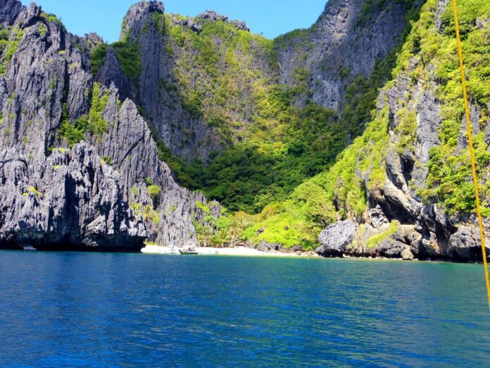 The 14 Best Places to Visit in Philippines On Your Next Holiday