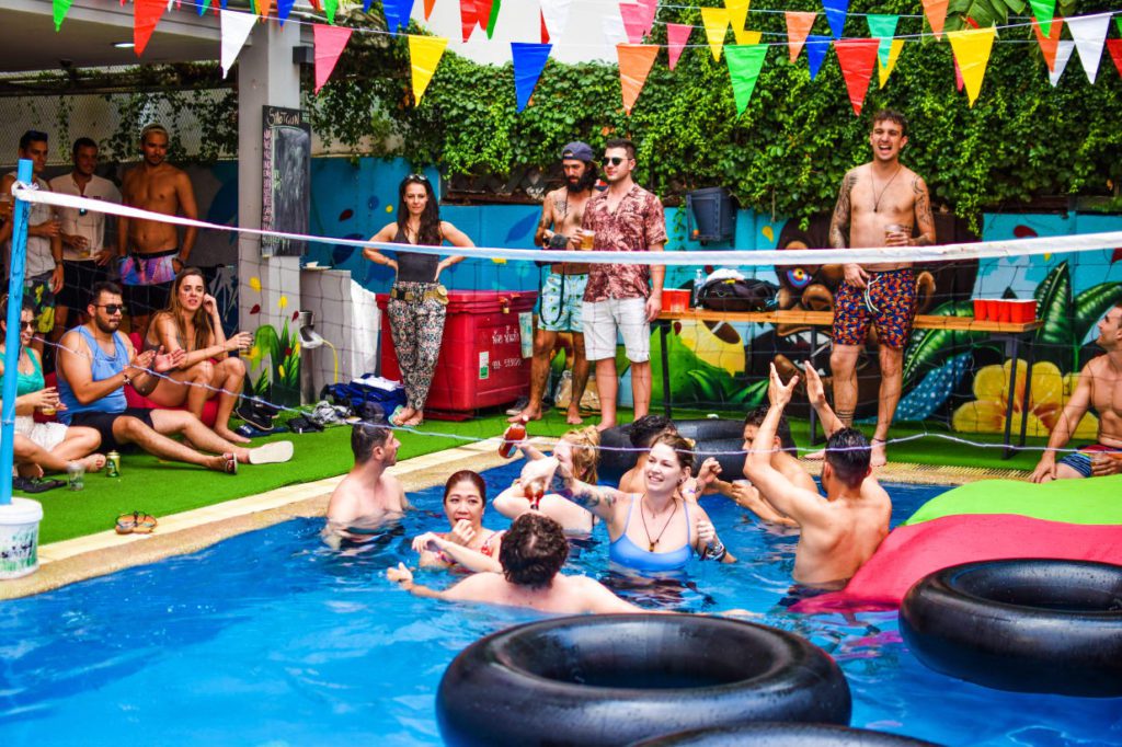 mad monkey party hostel bangkok