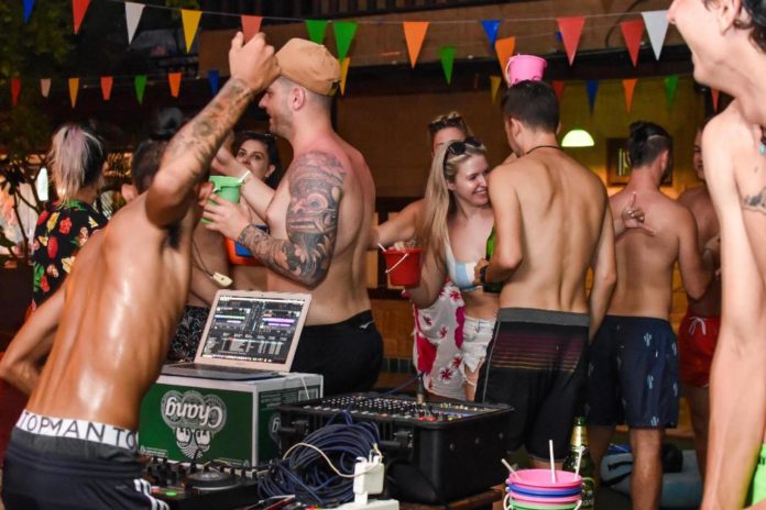 mad monkey party hostel koh phangan