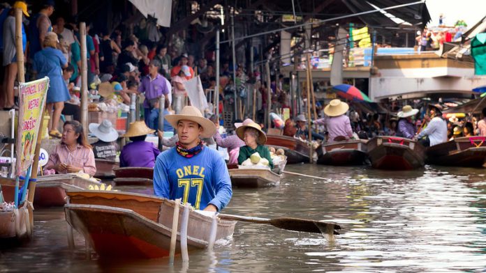 Damnoen Saduak floating market