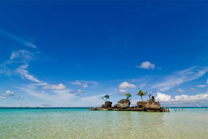 Willy’s Rock boracay