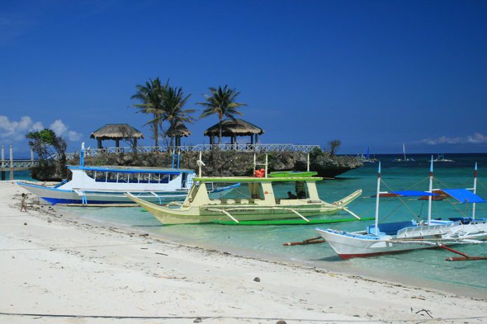 boats in boracay beach