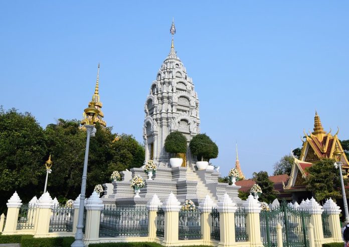 royal palace phnom penh