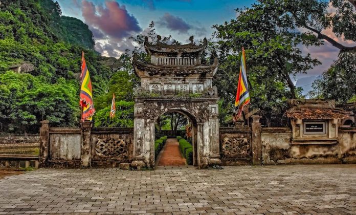 Hua Lu Main Gate, Vietnam