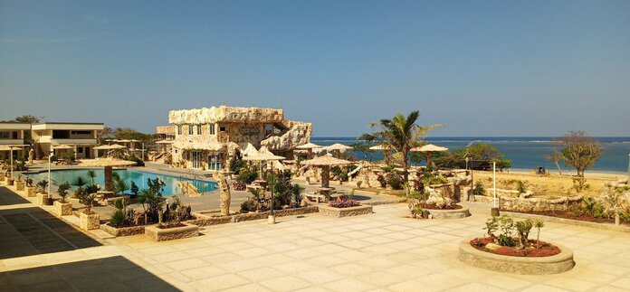 Old Rock Resort Hotel