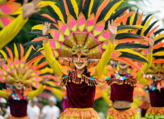 Masskara Festival in Bacolod – Full Guide and Tips masskara festival bacolod