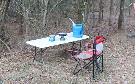 camping table and chairs