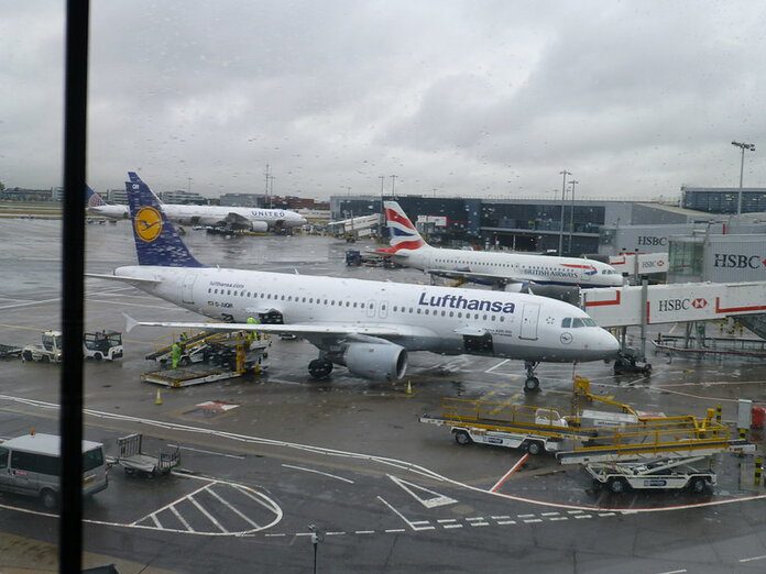 lufthansa plane