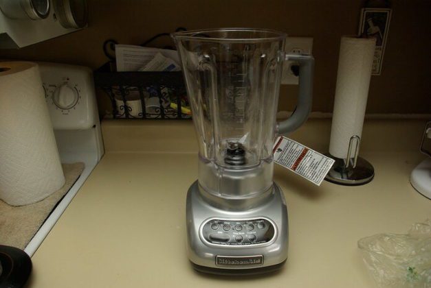 Can You Bring a Blender on a Plane? According to TSA Rules