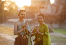 Thai women in connect with their culture and wearing traditional outfits